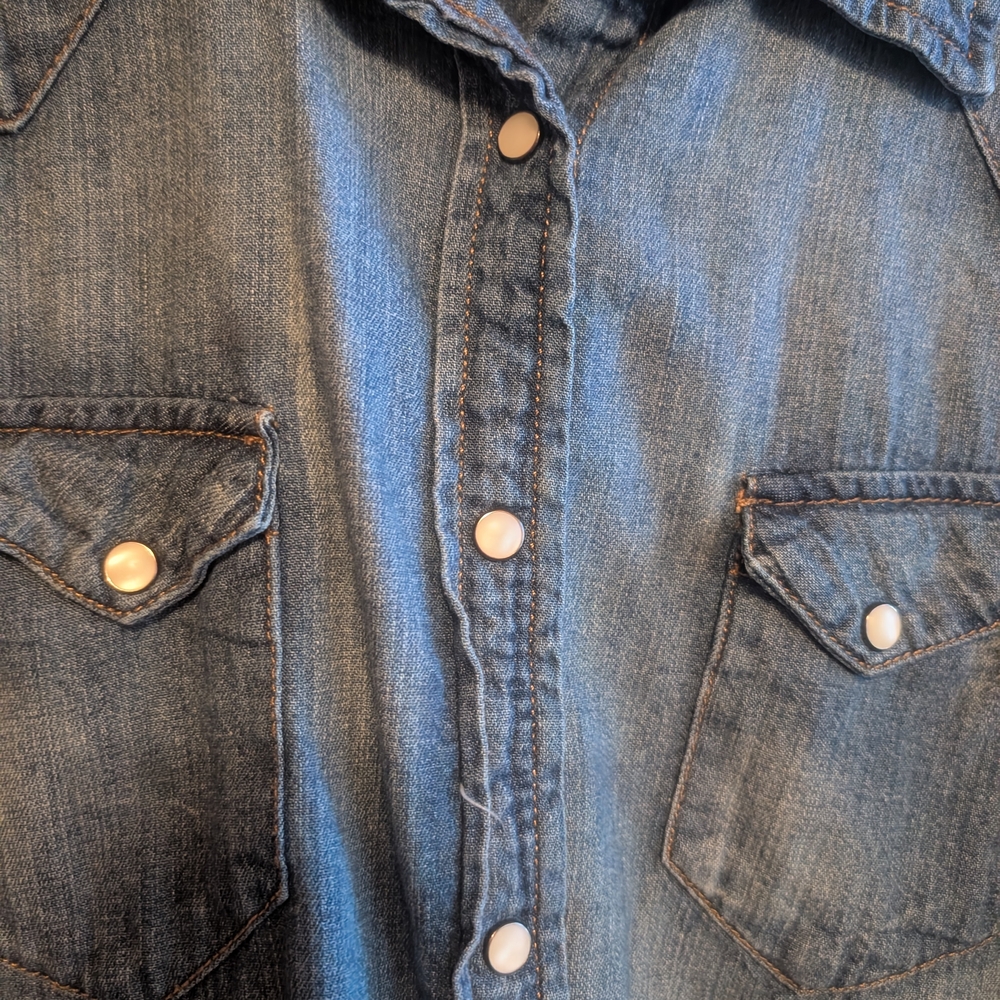 Woman's Gap 1969 Denim Button Down Shirt - Picture 2 of 3
